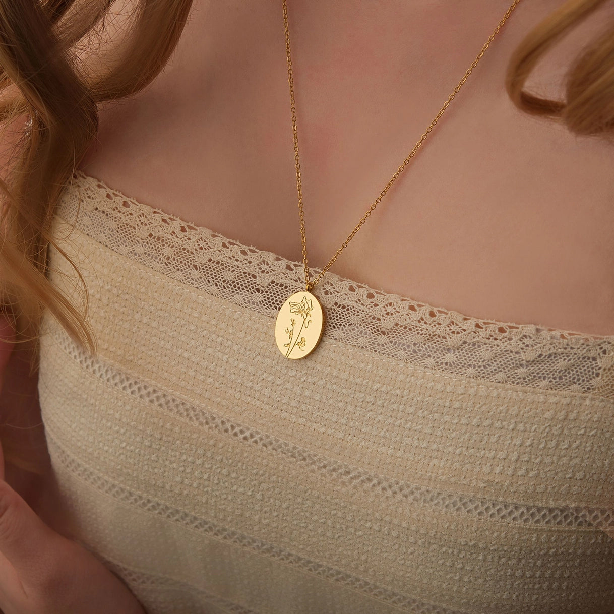 "I Love You Mom" Oval Birth Flower Necklace