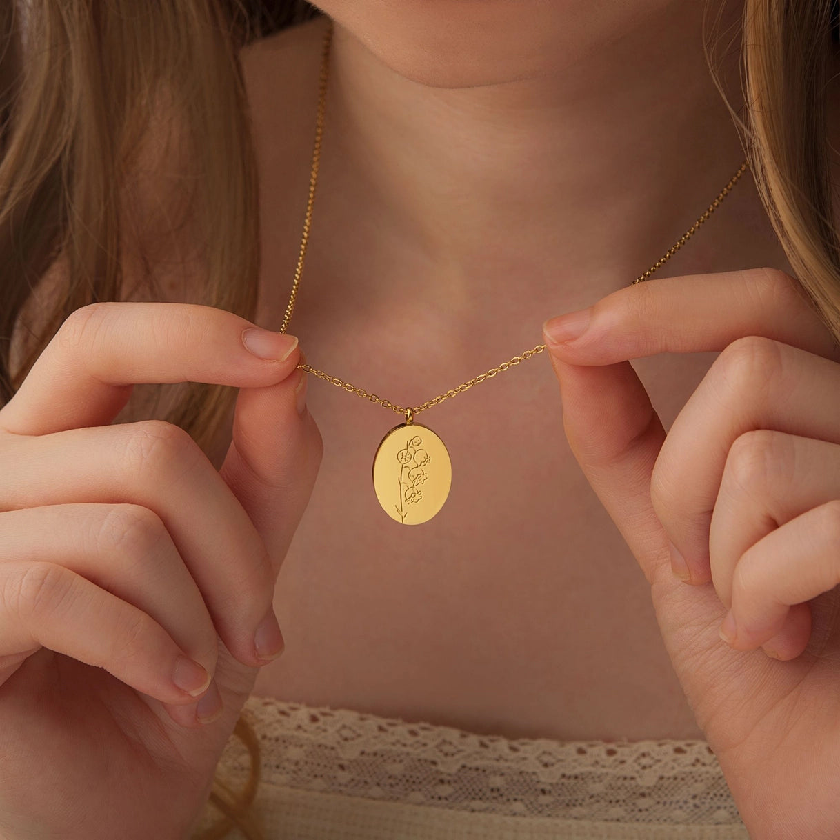 "I Love You Mom" Oval Birth Flower Necklace